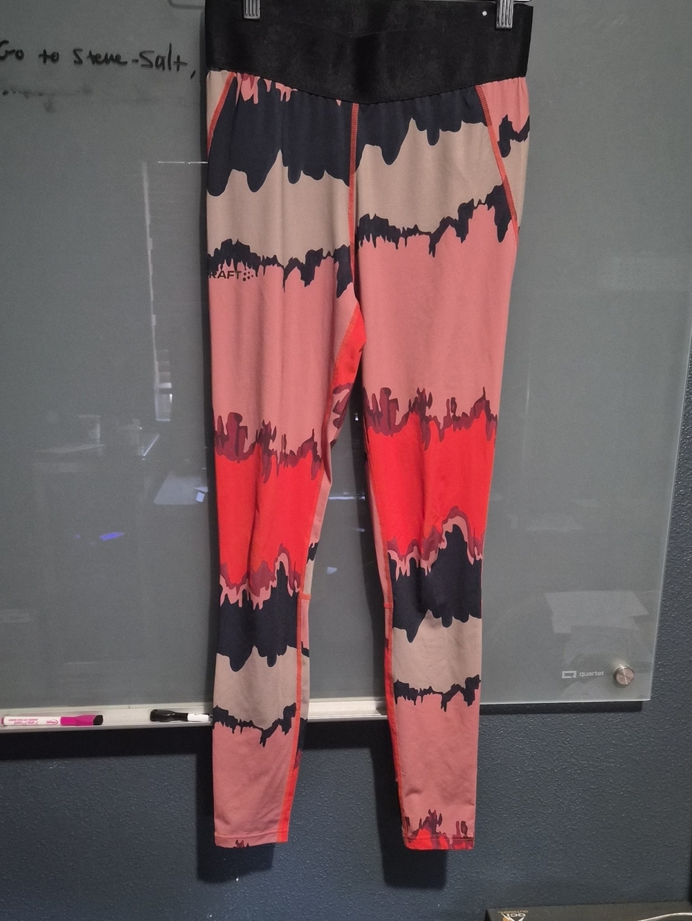Craft Coral, Black & Beige Wave-Print Womens Leggings
